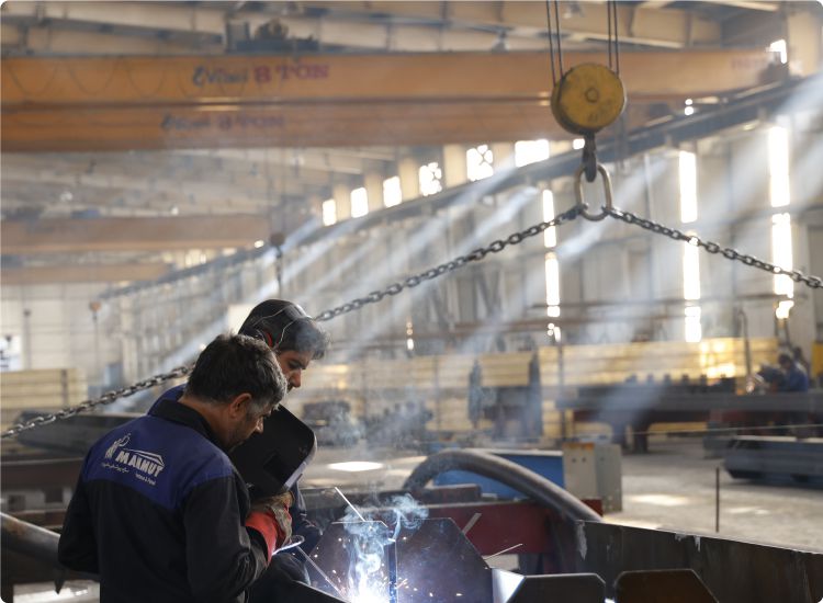 کارشناسان خدمات و پشتیبانی وزنه در کارگاه